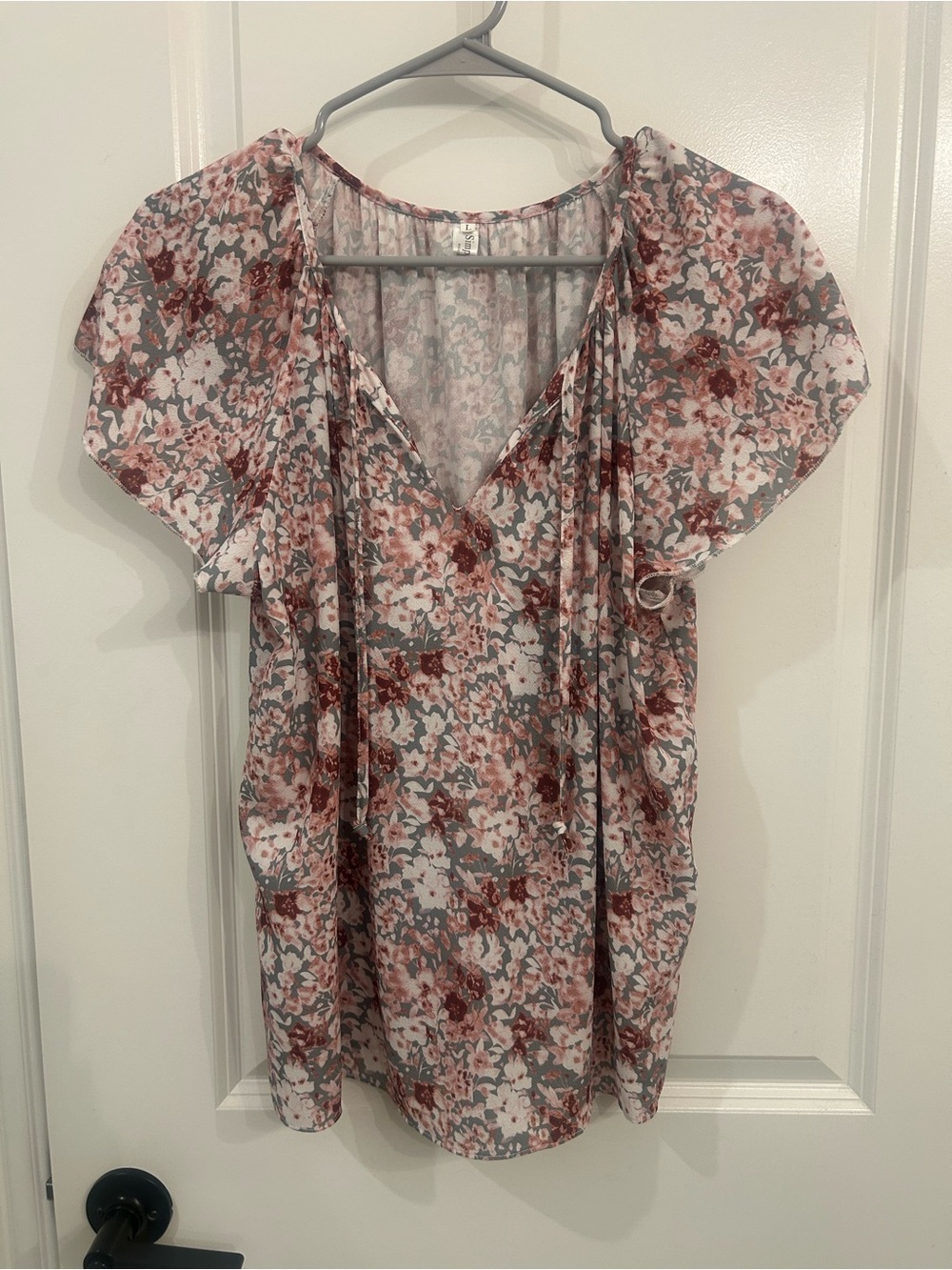 V-Neck Floral Flutter Sleeve Blouse in Dusty Rose